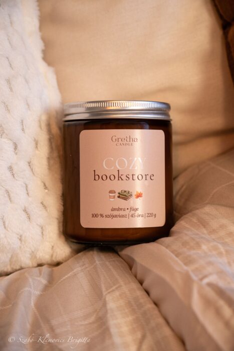 Cozy Bookstore Illatgyertya
